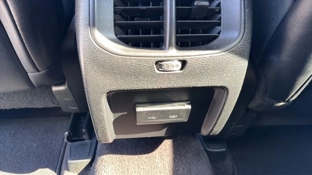 2019 Jeep Cherokee Latitude Plus - Photo 19