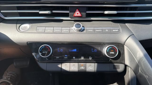 2024 Hyundai Elantra SEL - Photo 14
