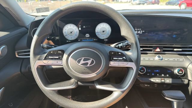 2024 Hyundai Elantra SEL - Photo 16