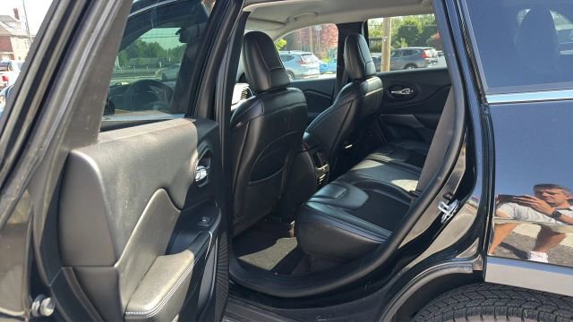 2019 Jeep Cherokee Latitude Plus - Photo 10