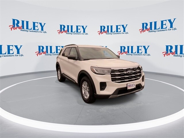 2025 Ford Explorer photo 2