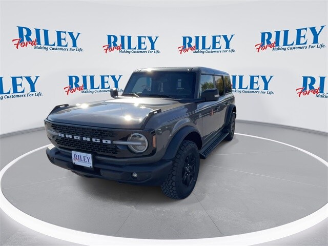 2025 Ford Bronco Outer Banks photo 2