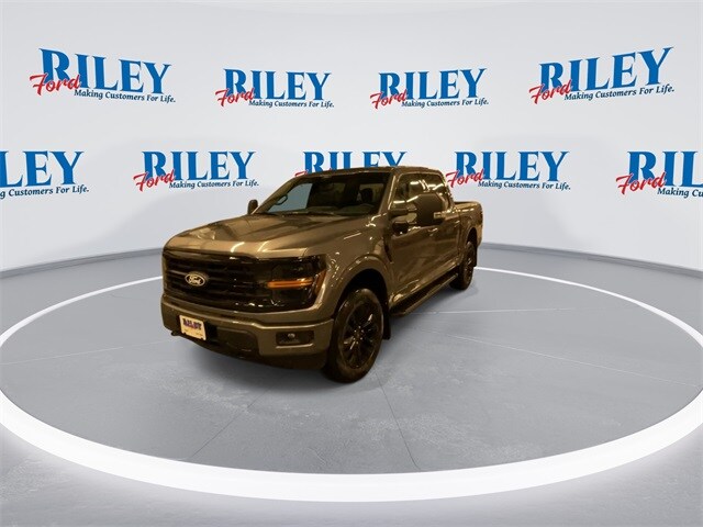 2025 Ford F-150 XLT photo 2