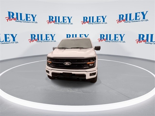 2025 Ford F-150 XLT photo 2