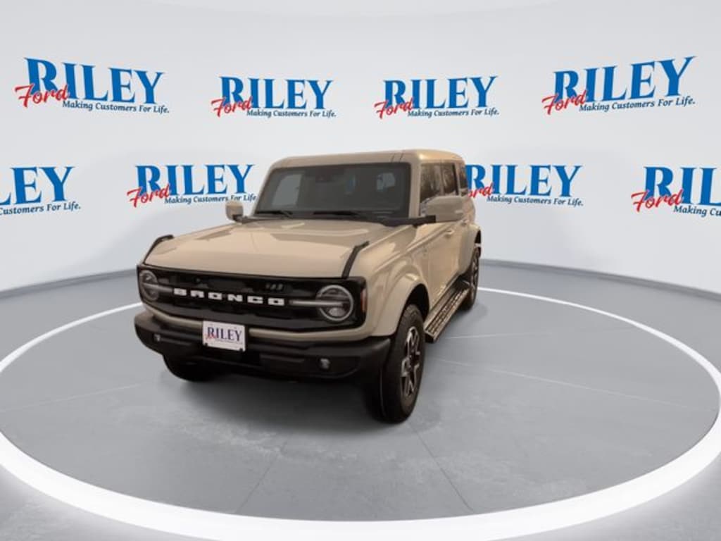 New 2025 Ford Bronco Outer Banks SUV