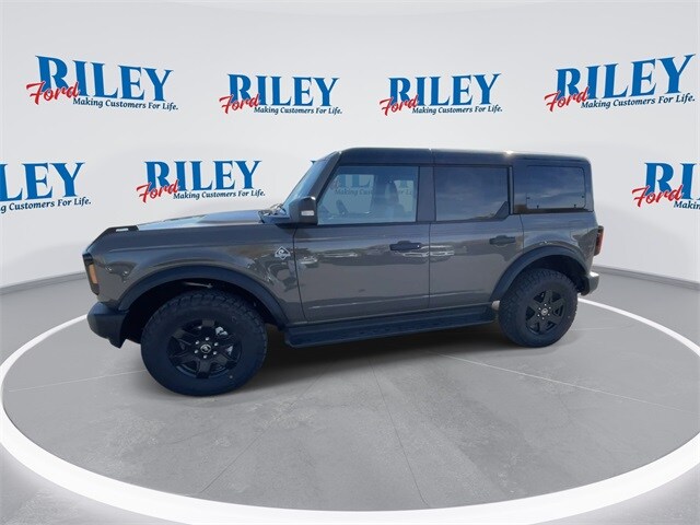 2025 Ford Bronco Outer Banks photo 3