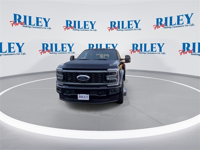 2026 Ford F-450 photo 3