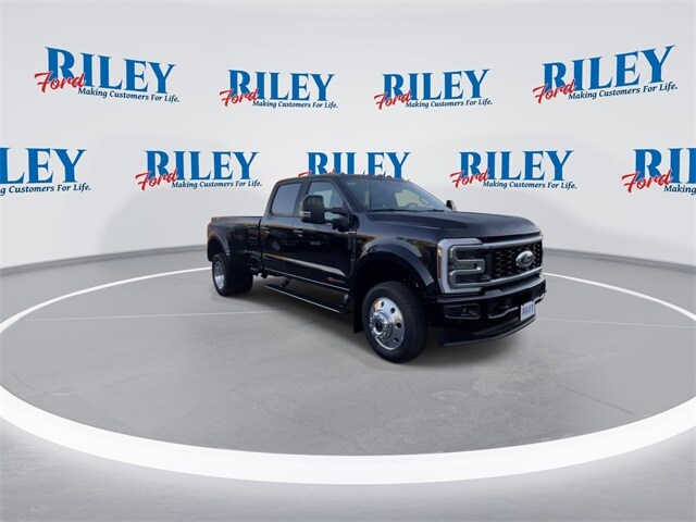 2026 Ford F-450 photo 2