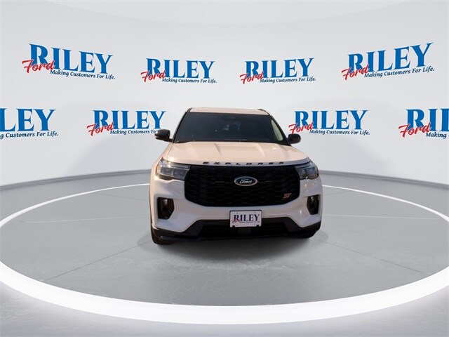 2025 Ford Explorer ST photo 3