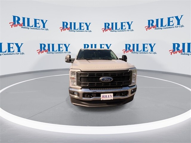 2025 Ford F-250 photo 3