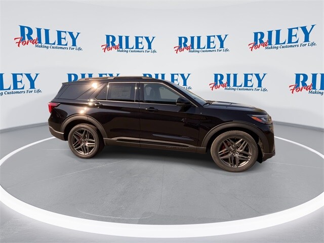 2025 Ford Explorer ST photo 2