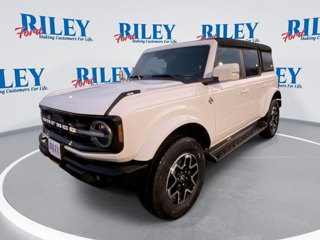 2025 Ford Bronco Outer Banks's photo