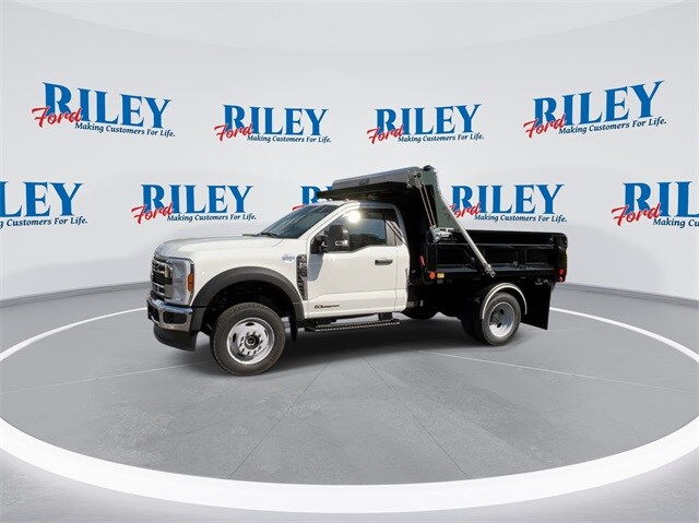2024 Ford F-550 photo 3