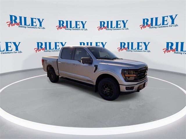 2025 Ford F-150 XLT photo 2