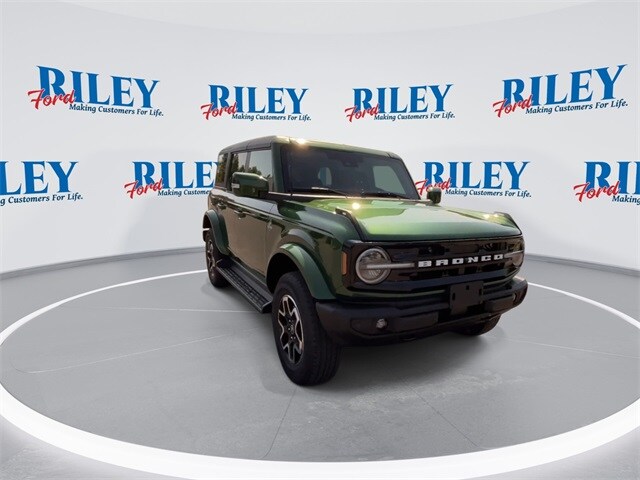 2025 Ford Bronco Outer Banks photo 2