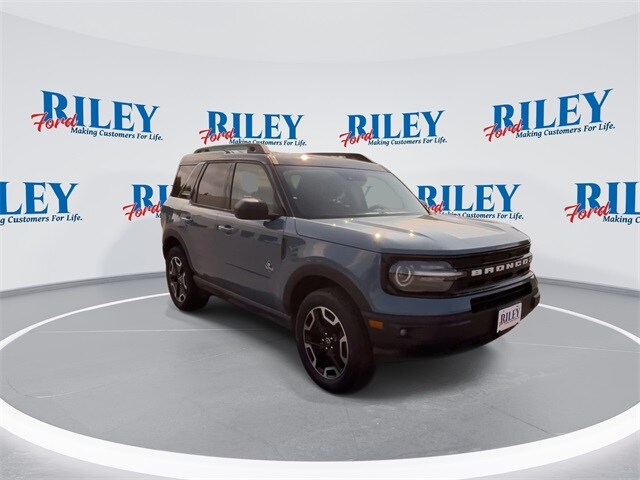 2023 Ford Bronco Sport Outer Banks photo 2