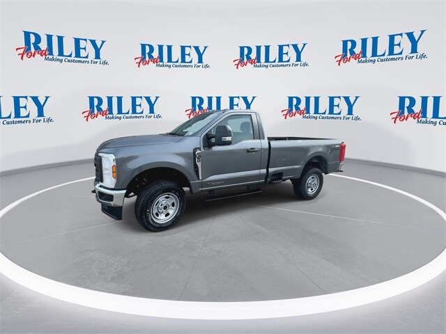 2025 Ford F-350 photo 4
