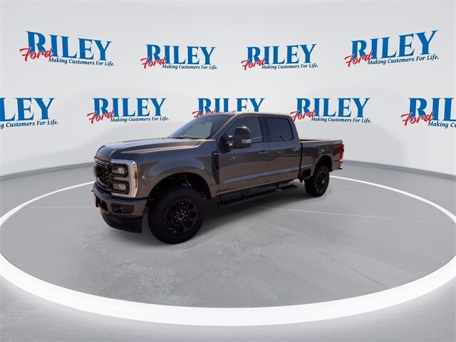 2026 Ford F-350 Lariat photo 3
