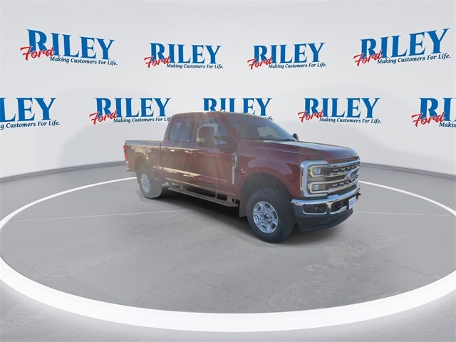 2026 Ford F-350 XLT photo 2