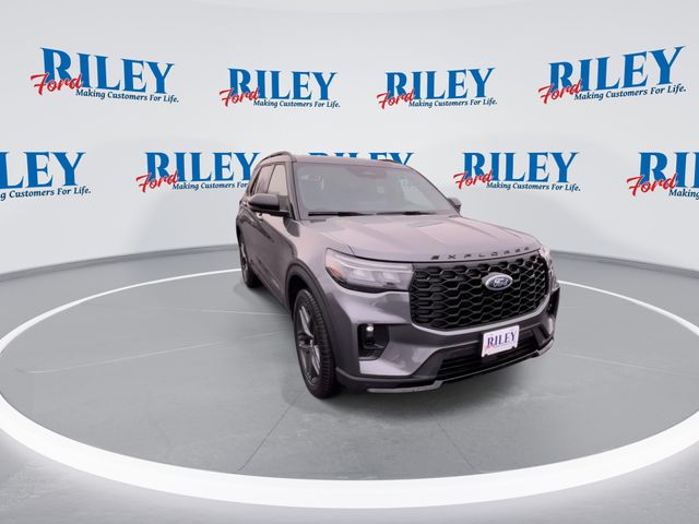 2026 Ford Explorer ST-Line photo 2