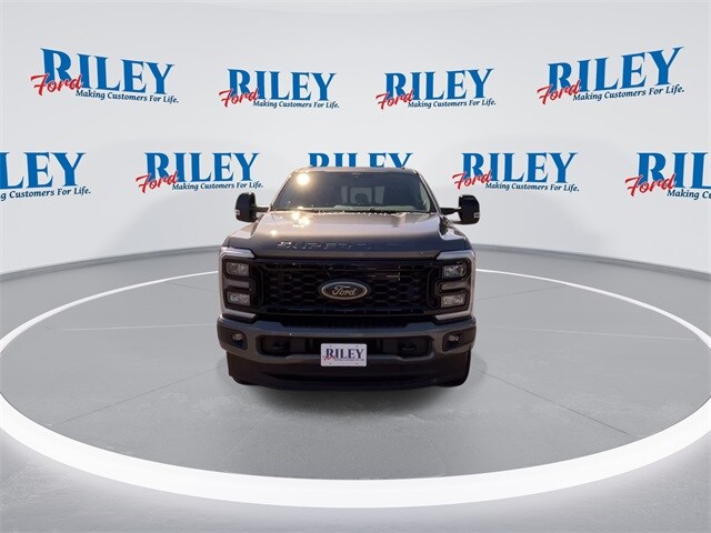 2026 Ford F-350 Lariat photo 2