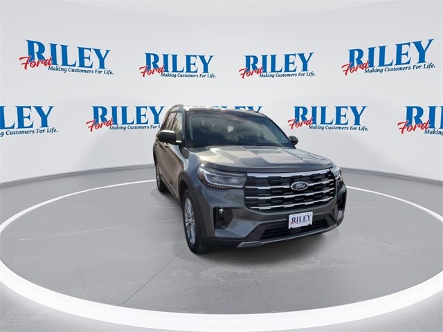 2026 Ford Explorer photo 2