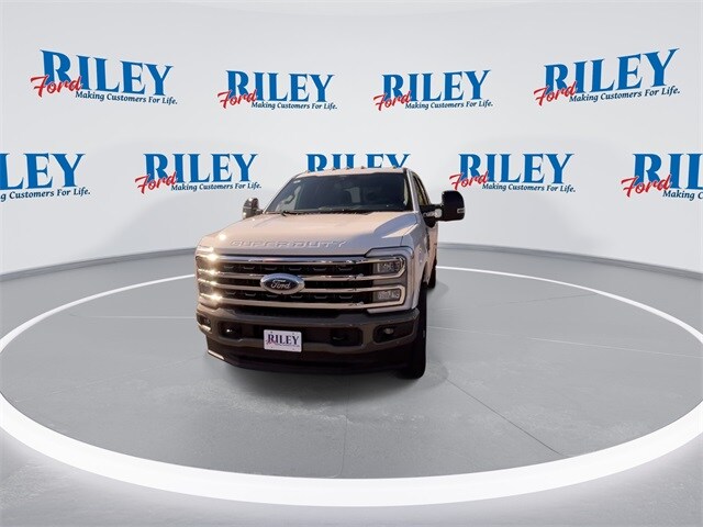 2026 Ford F-350 King Ranch photo 2
