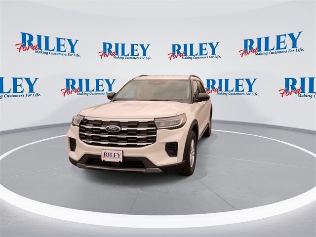 2025 Ford Explorer photo 3