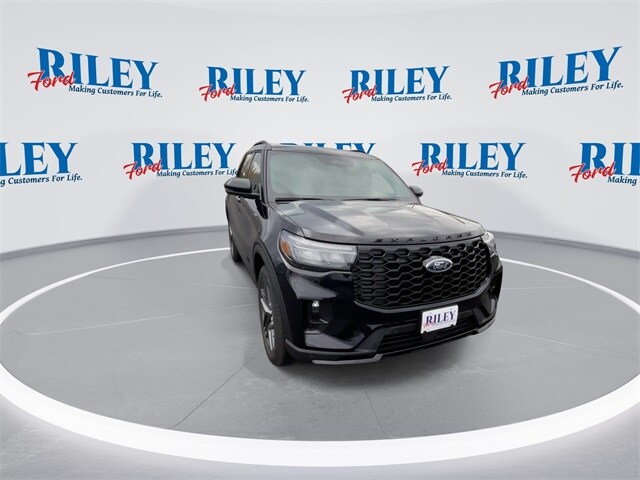 2026 Ford Explorer ST-Line photo 2