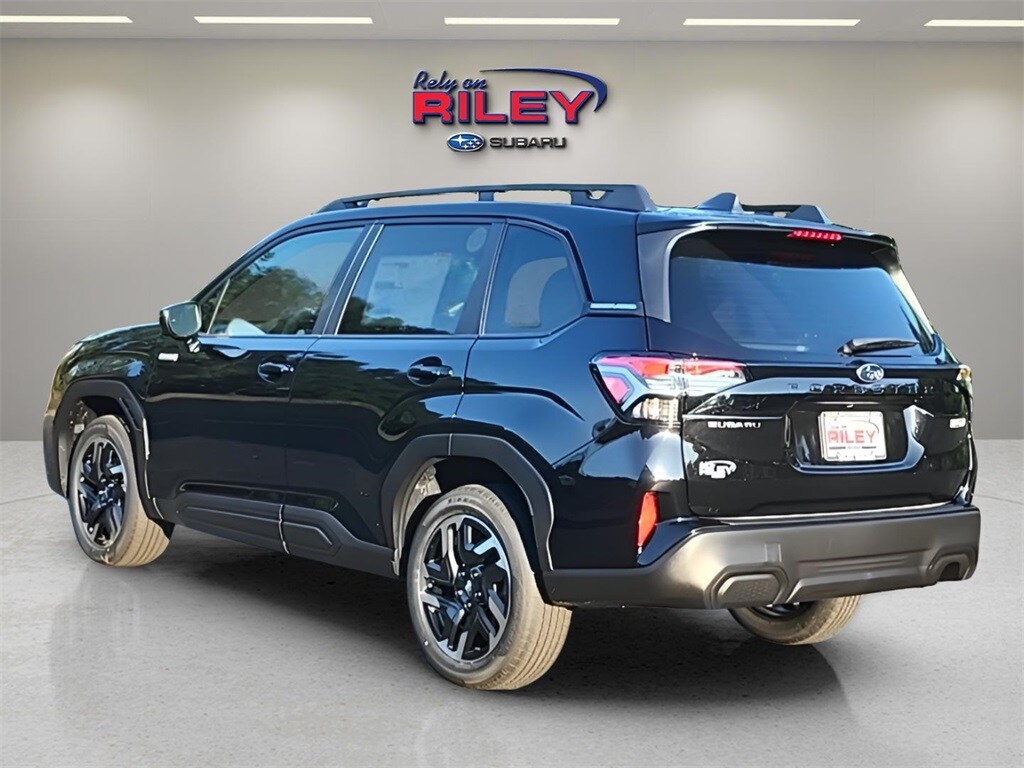 2025 Subaru Forester Premium photo 3