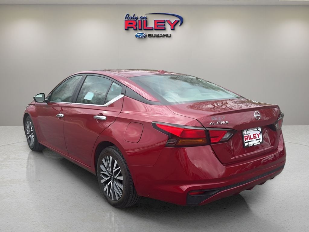 Used 2025 Nissan Altima SV Sedan