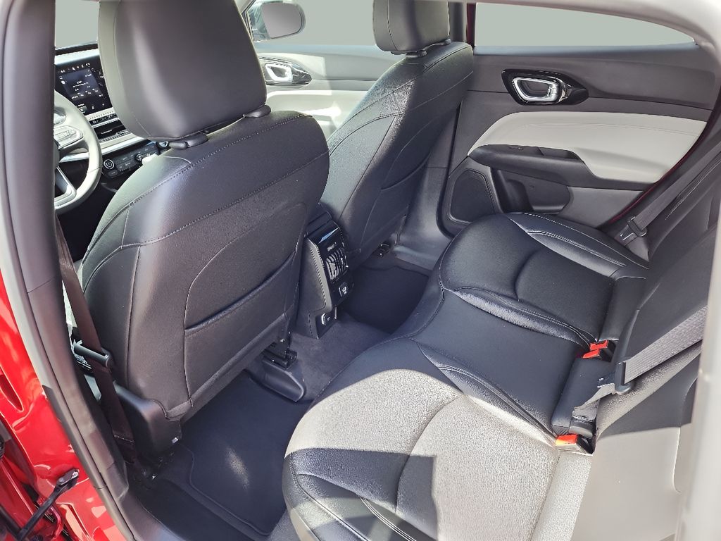 2025 Jeep Compass Limited - Photo 16