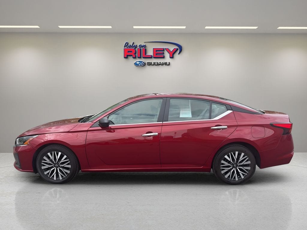 Used 2025 Nissan Altima SV Sedan