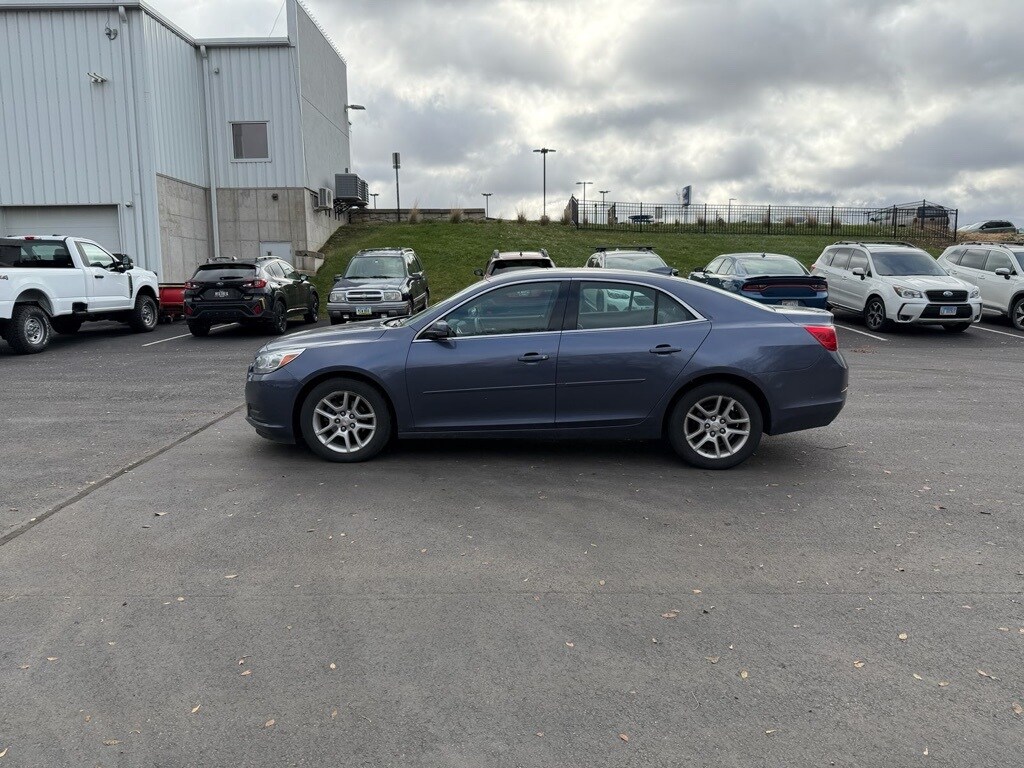2015 Chevrolet Malibu 1LT photo 2