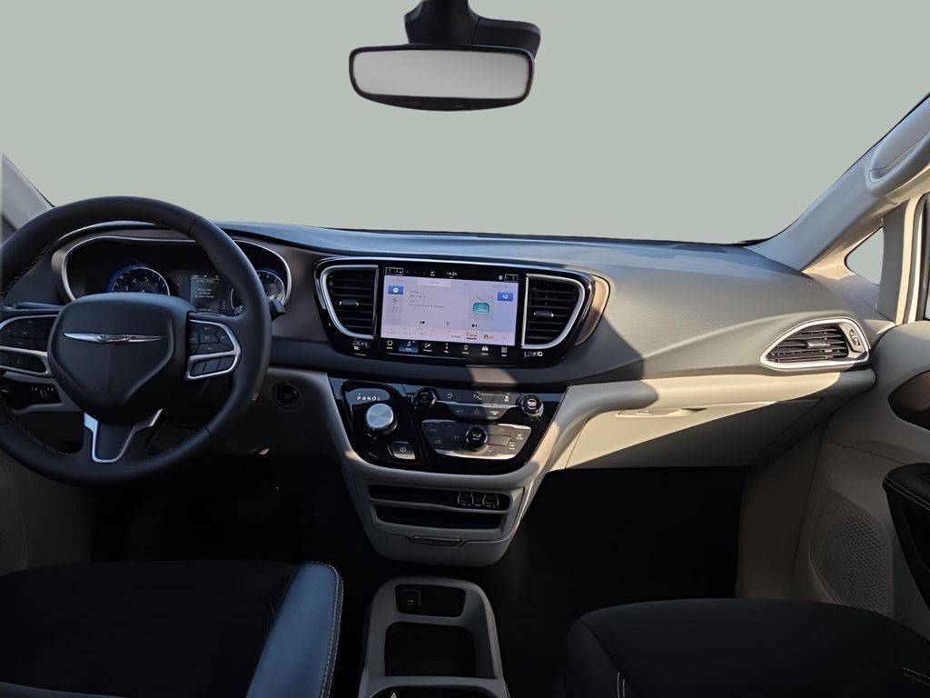 2024 Chrysler Voyager LX - Photo 17