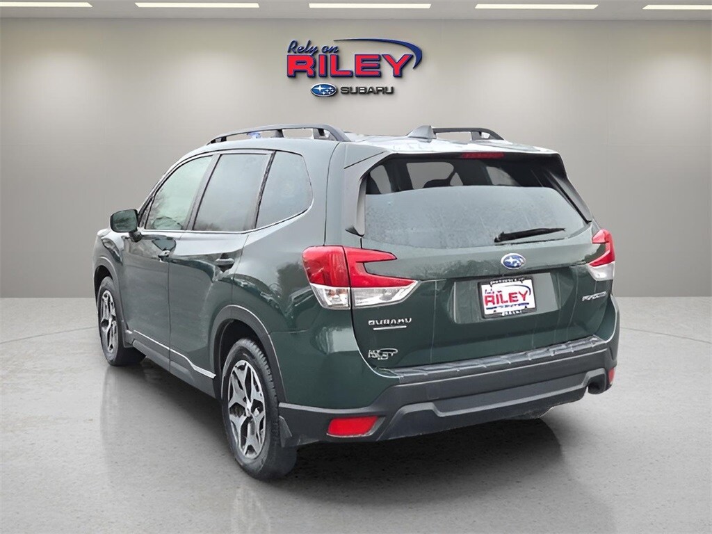 2023 Subaru Forester Premium photo 3