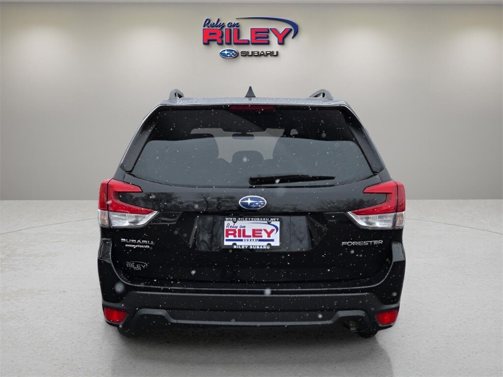 2023 Subaru Forester Premium photo 3