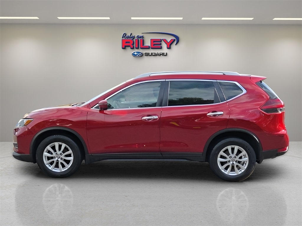 Used 2018 Nissan Rogue SV with VIN 5N1AT2MV5JC823709 for sale in Dubuque, IA