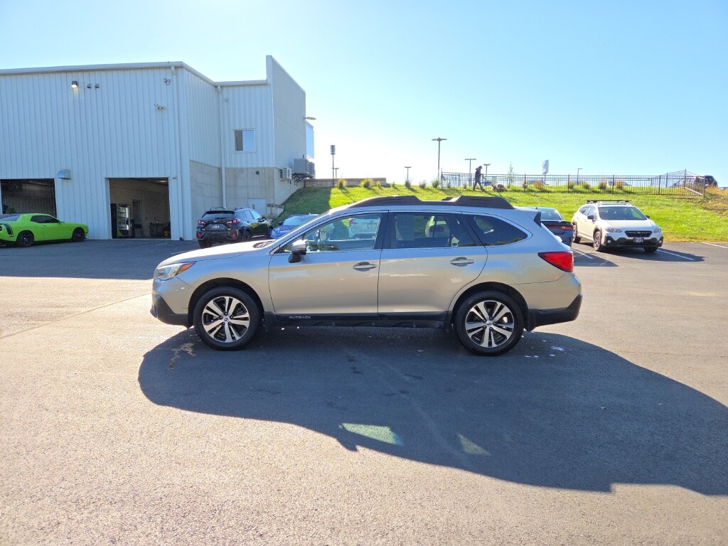 2019 Subaru Outback 2.5i Limited photo 3