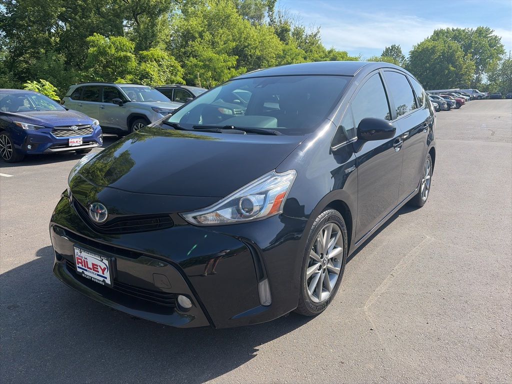 2017 Toyota Prius v Five's photo