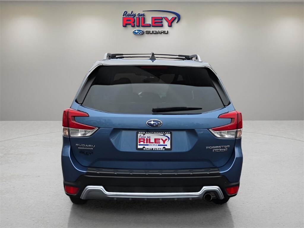 2024 Subaru Forester Touring photo 3