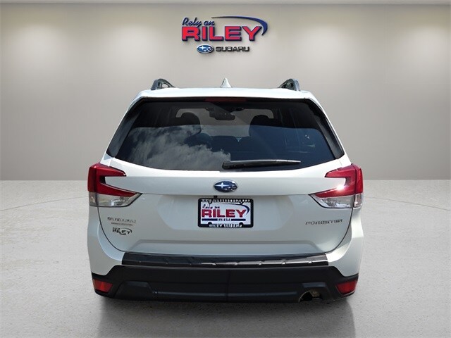 2023 Subaru Forester Premium photo 3