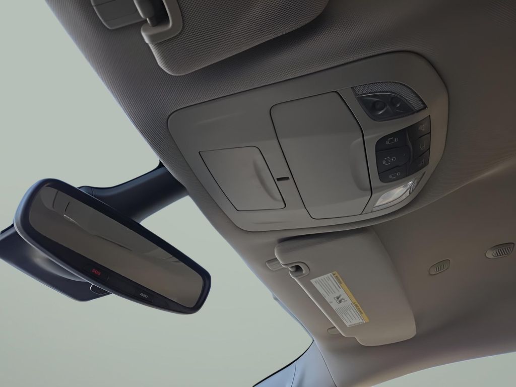2024 Chrysler Voyager LX - Photo 23