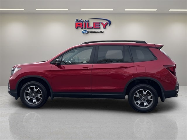 Used 2022 Honda Passport TrailSport with VIN 5FNYF8H69NB017817 for sale in Dubuque, IA