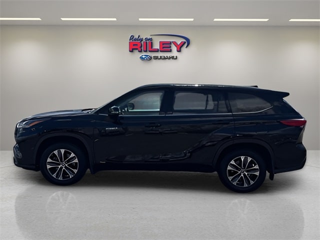 Used 2021 Toyota Highlander XLE with VIN 5TDHBRCH7MS535378 for sale in Dubuque, IA
