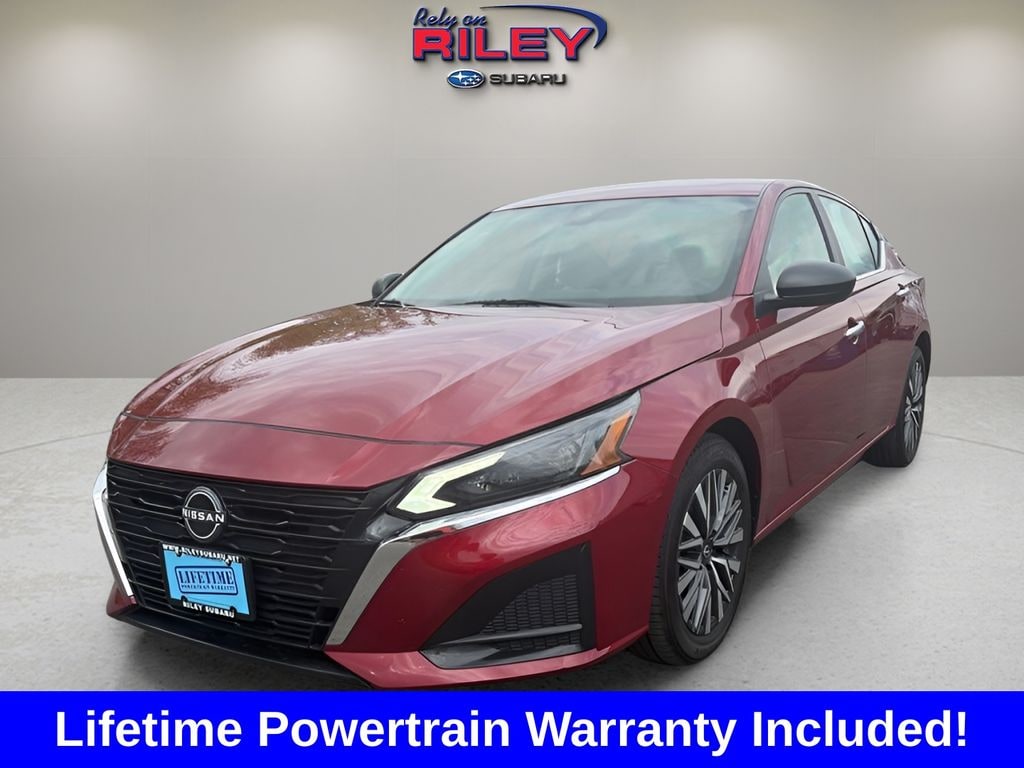 Used 2025 Nissan Altima SV Sedan