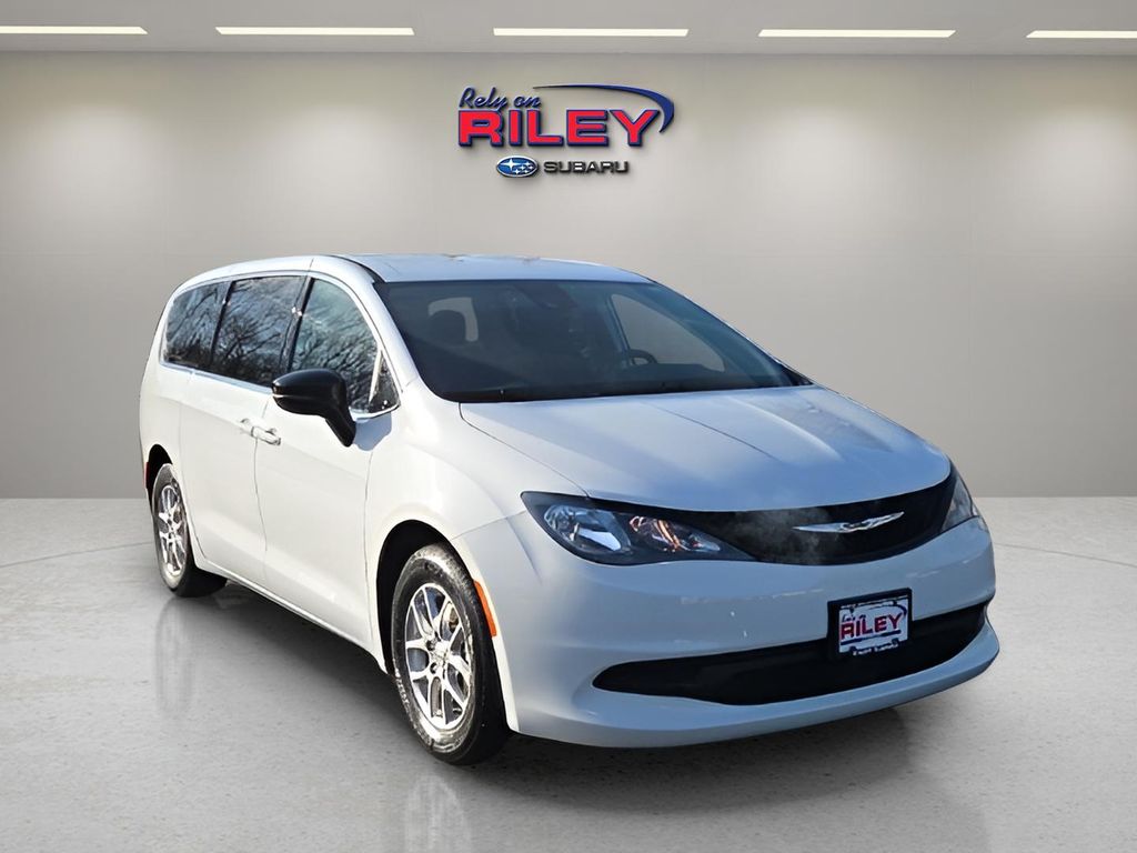 2024 Chrysler Voyager LX - Photo 8