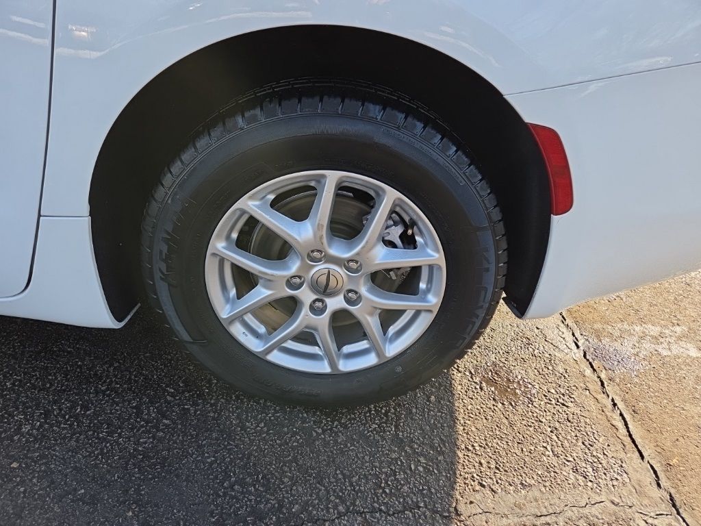 2024 Chrysler Voyager LX - Photo 10