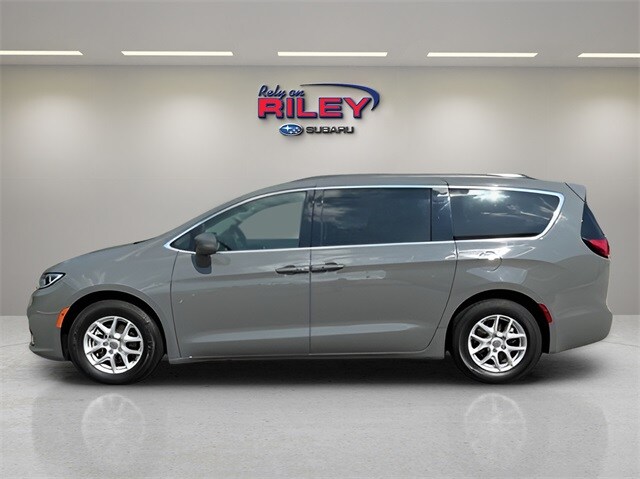 Used 2022 Chrysler Pacifica Touring L with VIN 2C4RC1BG7NR137545 for sale in Dubuque, IA