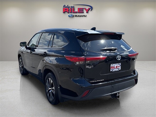2021 Toyota Highlander Hybrid XLE photo 3